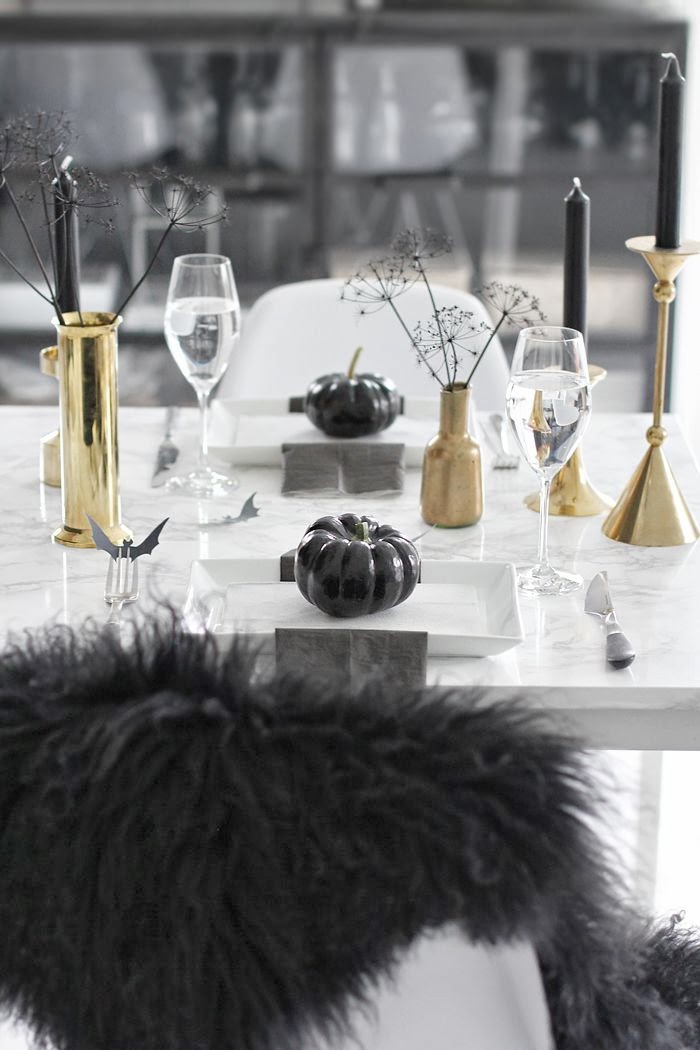 Stylish Decor, Black White And Gold Table Set Up